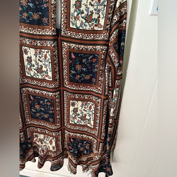 NWOT Lulu's Navy and Cream Lined Pattern Dress w/Bell Sleeves and Ruffle Bottom - Picture 10 of 15